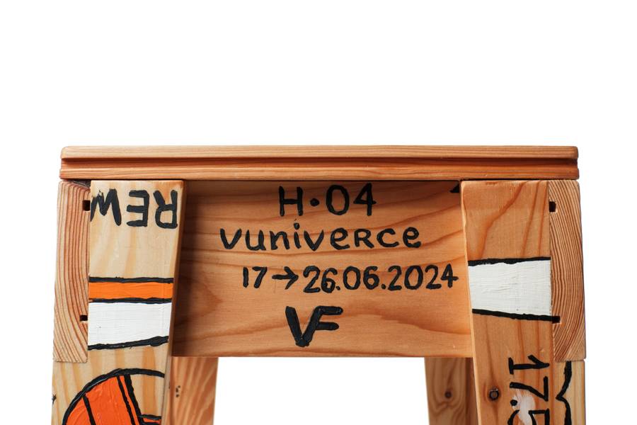 Self-reproducing stool Fine Art Sculpture Bogdan Kryvosheya - Subjektiv.art